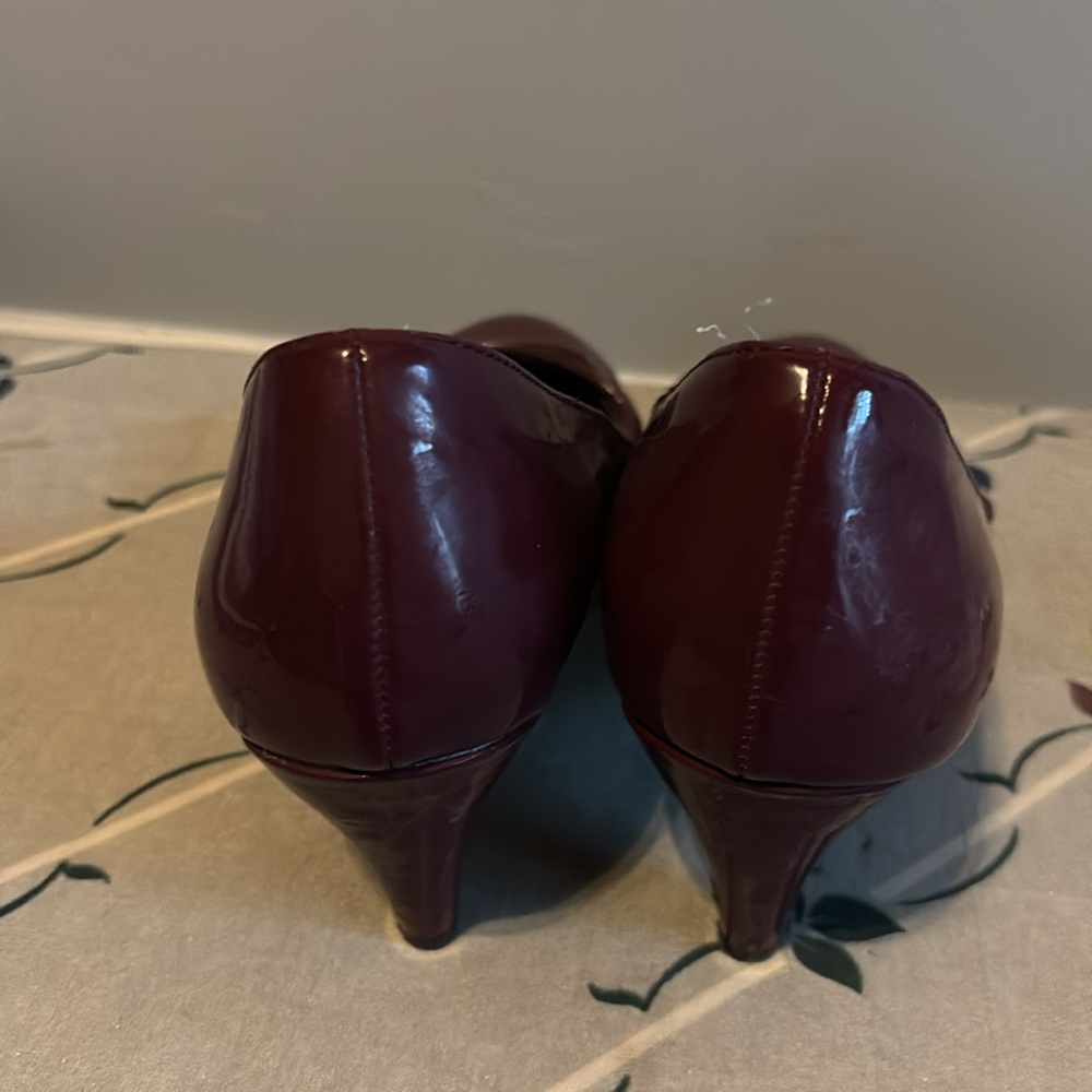 Divided Shoes - Picture 3 of 7